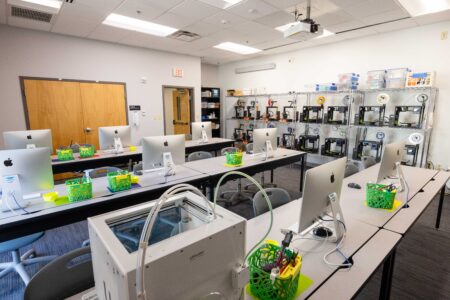photo of classroom full of 3d printers